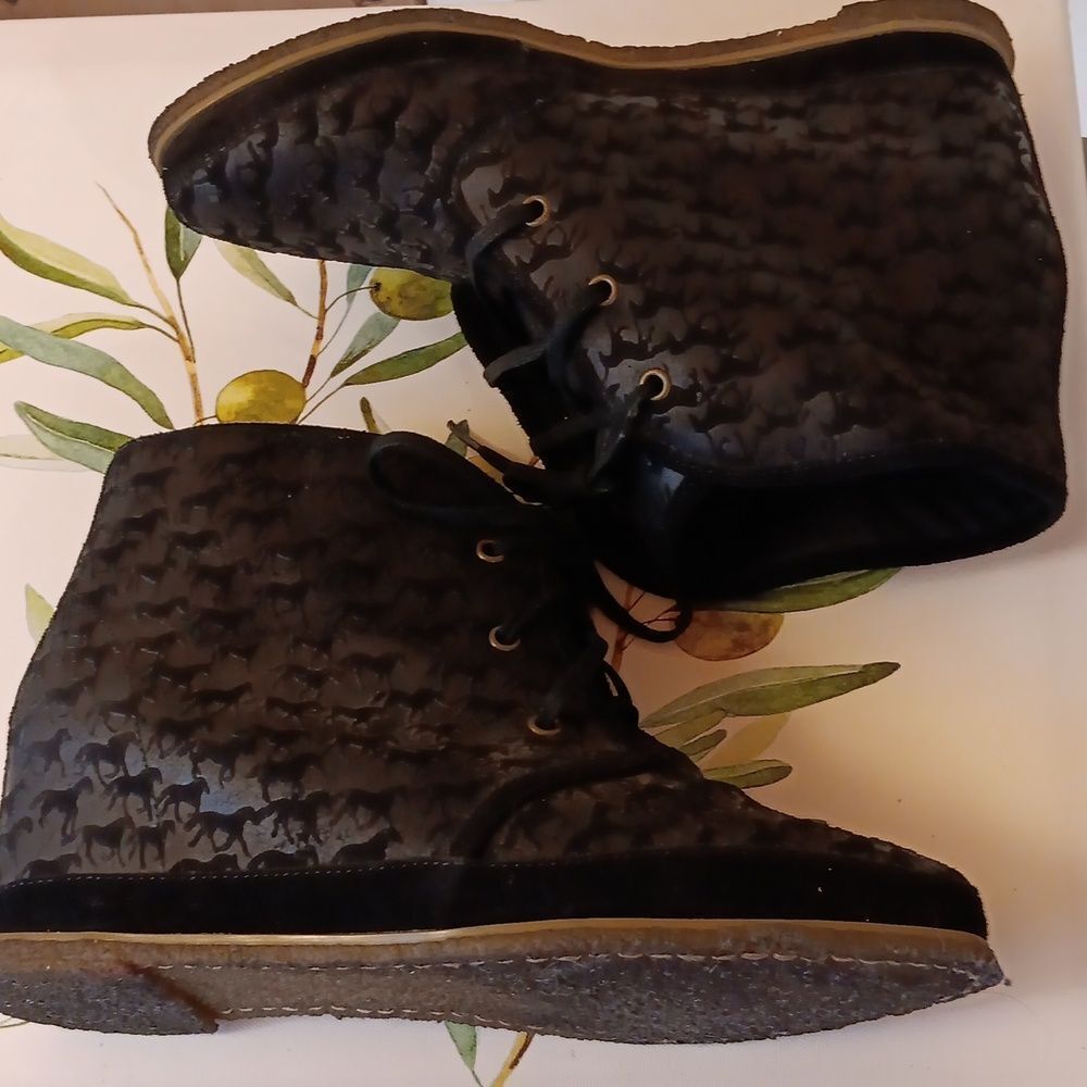 80 % 20  Anthropologie Hidden Wedge Embossed Booties - Picture 2 of 13